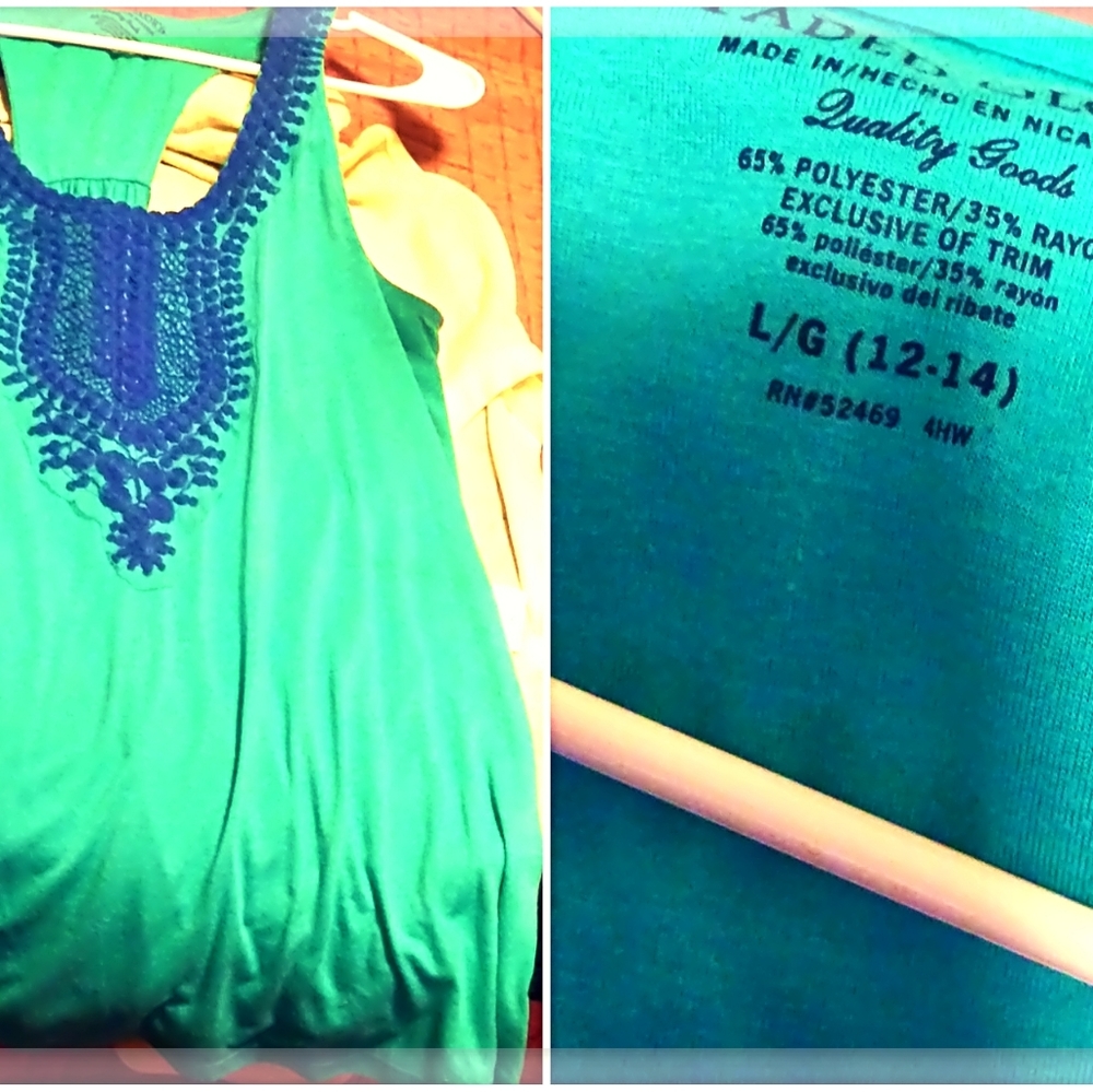 Woman's Clothes - Picture 10 of 12